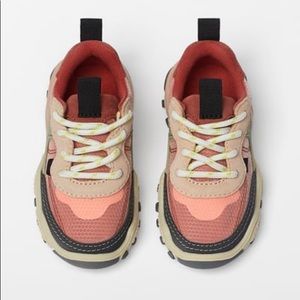 MULTI-PIECE TECHNICAL SNEAKERS
ORANGE